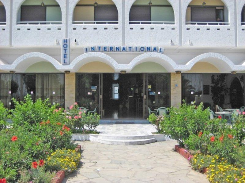 International Hotel コス・タウン エクステリア 写真